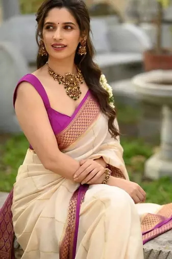 Off white pink silk blend jacuard work festival saree with unstitched blouse piece