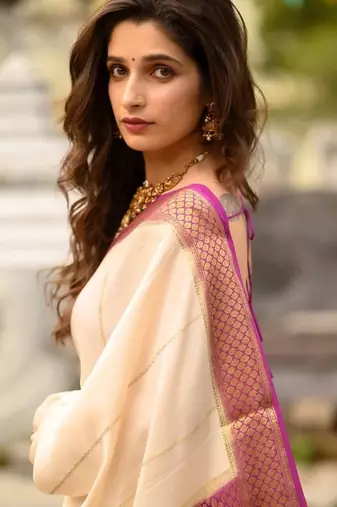 Off white pink silk blend jacuard work festival saree with unstitched blouse piece