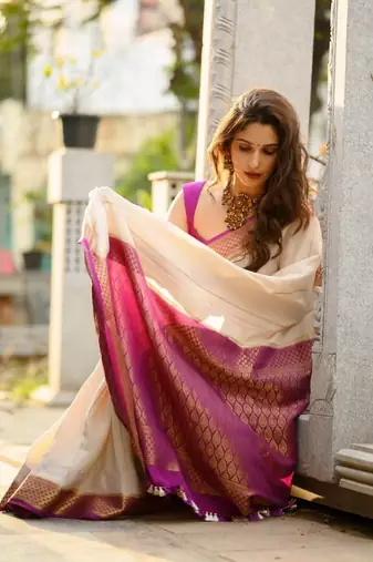 Off white pink silk blend jacuard work festival saree with unstitched blouse piece
