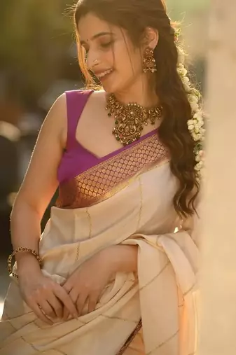 Off white pink silk blend jacuard work festival saree with unstitched blouse piece
