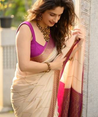 Off white pink silk blend jacuard work festival saree with unstitched blouse piece 5