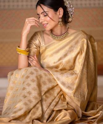 Cream silk blend jacuard work festival saree with unstitched blouse piece 2