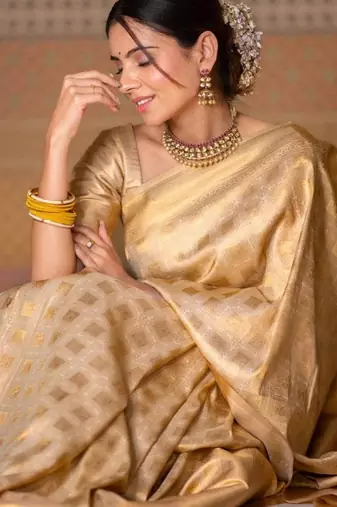 Cream silk blend jacuard work festival saree with unstitched blouse piece