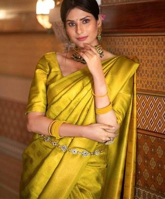 Light yellow silk blend jacuard work festival saree with unstitched blouse piece 2