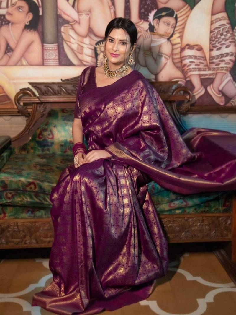 Purple silk blend jacuard work festival saree with unstitched blouse piece