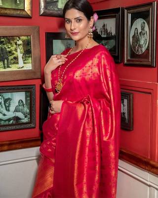 Red silk blend jacuard work festival saree with unstitched blouse piece 2
