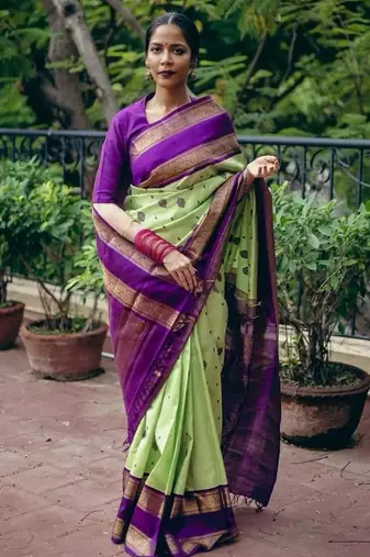 Pista purple silk blend jacuard work festival saree with unstitched blouse piece