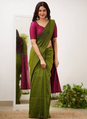 Parrot wine silk blend jacuard work festival saree with unstitched blouse piece 2