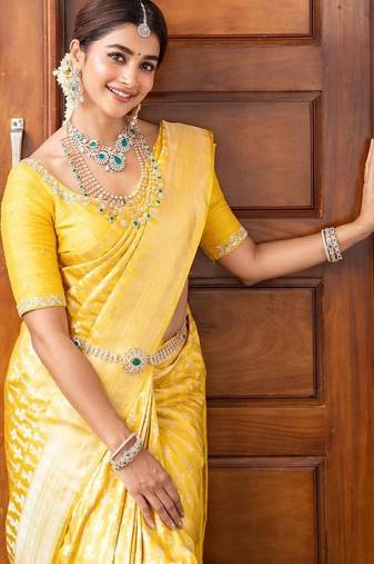 Yellow silk blend jacuard work festival saree with unstitched blouse piece