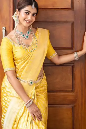 Yellow silk blend jacuard work festival saree with unstitched blouse piece