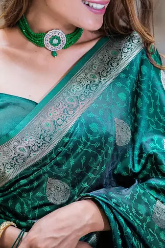 Green silk blend jacuard work festival saree with unstitched blouse piece