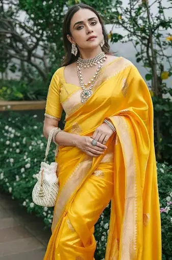 Yellow silk blend jacuard work festival saree with unstitched blouse piece