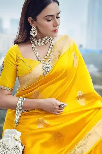 Yellow silk blend jacuard work festival saree with unstitched blouse piece