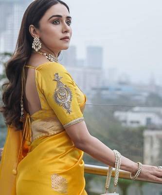 Yellow silk blend jacuard work festival saree with unstitched blouse piece 4