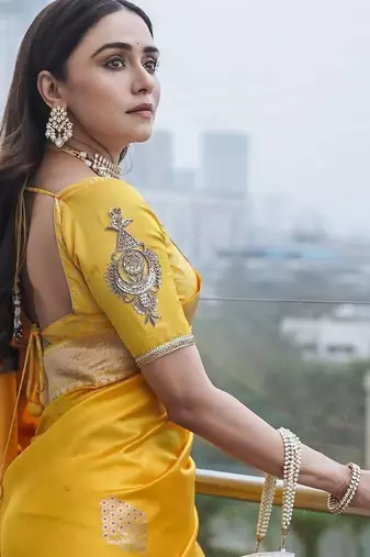Yellow silk blend jacuard work festival saree with unstitched blouse piece