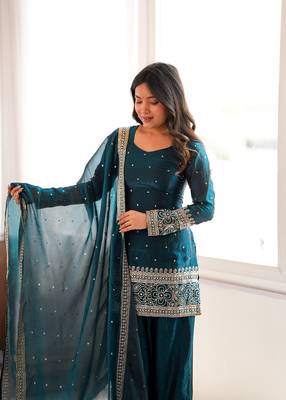 Teal green embroidered silk kurta set with farshi salwar & dupatta 2