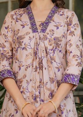 Beige & purple floral printed pure cotton a-line kurta pant set with chanderi cotton dupatta 4