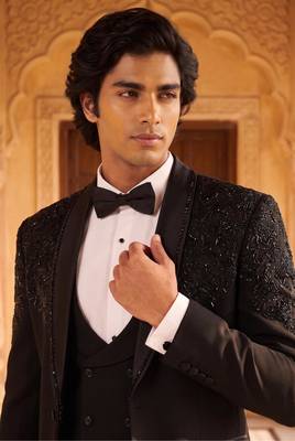 Outluk vol. 56 presents heavy lachaka bledger set with cotton lining, intricate handwork & designer party wear 2
