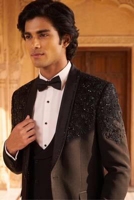 Outluk vol. 56 presents heavy lachaka bledger set with cotton lining, intricate handwork & designer party wear 3