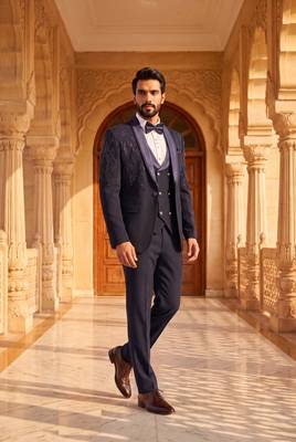 Outluk vol. 56 presents heavy lachaka bledger set with cotton lining, intricate handwork & designer party wear 1