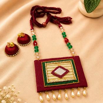 Marooncrystal bead fabric neckset 1