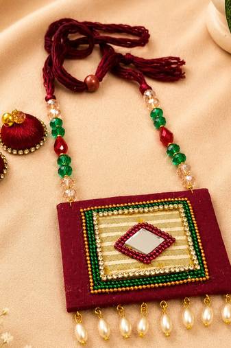 Marooncrystal bead fabric neckset