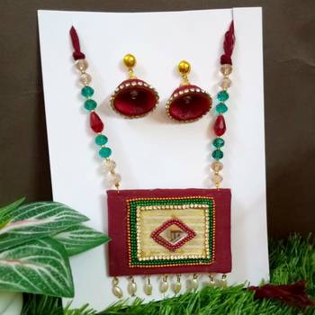Marooncrystal bead fabric neckset 2