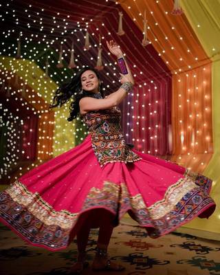 Pink Thread Navratri Lehenga Choli 4