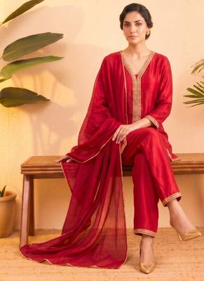 Pink vichitra silk embroidered kurta palazzo set with dupatta for women 1