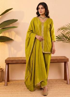 Yellow vichitra silk embroidered kurta palazzo set with dupatta for women 1