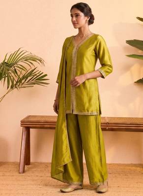 Yellow vichitra silk embroidered kurta palazzo set with dupatta for women 4