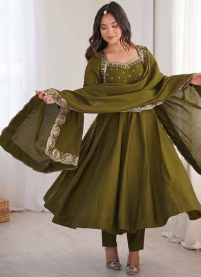 Green heavy embroidered flared anarkali suit with pant and dupatta set 2