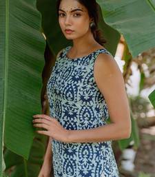 Women navy blue & white printed straight kurta