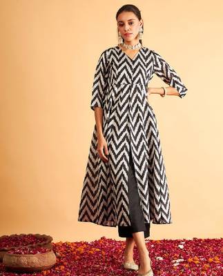 Women black & white chevron printed anarkali kurta 1