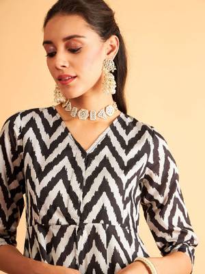 Women black & white chevron printed anarkali kurta 2