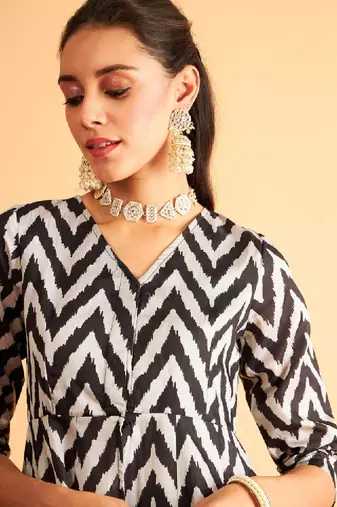 Women black & white chevron printed anarkali kurta