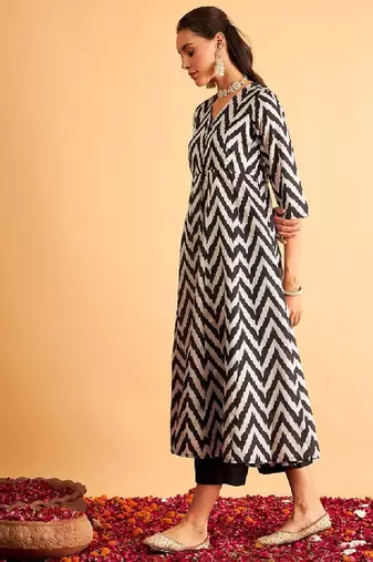 Women black & white chevron printed anarkali kurta