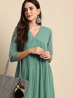Women's green chiffon self design flared kurta 3