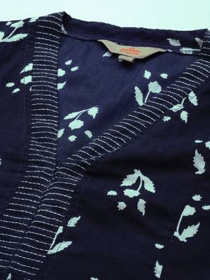 Women navy blue & white ethnic motifs printed indigo kurta 2
