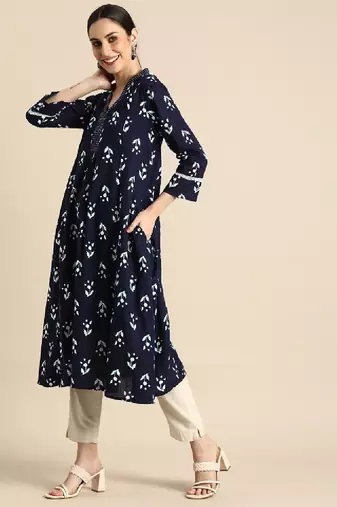 Women navy blue & white ethnic motifs printed indigo kurta