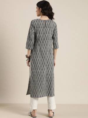 Women grey ikat printed casual kurta 3