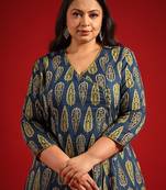 Women navy blue & green ethnic motifs printed cotton kurta