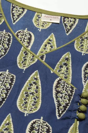 Women navy blue & green ethnic motifs printed cotton kurta