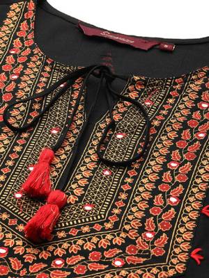 Floral yoke printed mirror work kurta 2