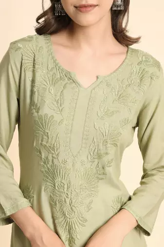 Floral embroidered thread work straight kurta