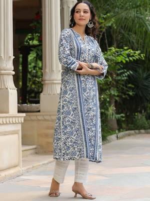 Blue floral printed a-line pure cotton kurta 3