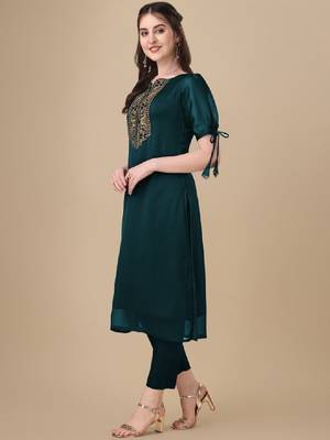 Yoke design thread work a-line kurta 3