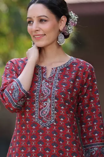 Women floral printed flared sleeves kurta