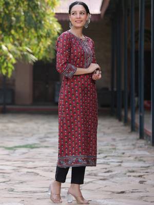 Women floral printed flared sleeves kurta 3