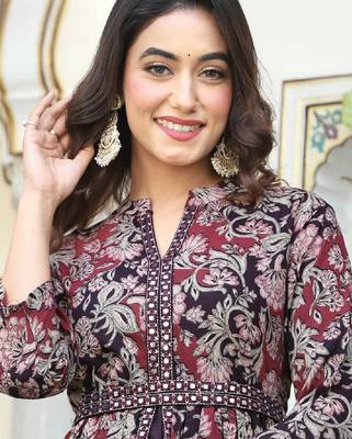 Floral printed v-neck mirror work anarkali kurta 2